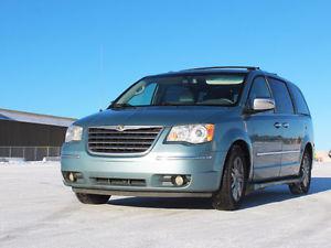  Chrysler Town & Country Limited Minivan, Van