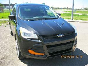  Ford Escape S - ECONOMICAL ALL THE WAY AROUND!!