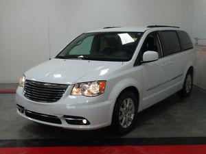  Chrysler Town Country Touring - UCONNECT - Bucket Seats