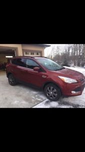 Like new Escape Awd with winter rims/matience package