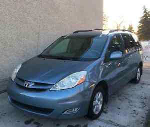  Toyota Sienna 7 passenger Leather Loaded DvD Low Kms!