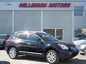  Nissan Rogue SV AWD / SUNROOF / B.CAM / MUST SEE