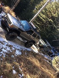 Selling my lifted  Jeep Cherokee sport xj with e-lockers