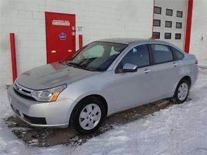  Ford Focus SE ~ kms ~ 5 Speed ~ Winter tires ~