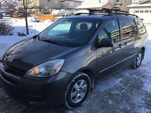  Toyota Sienna LE / Second Owner - Excellent condition