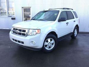  Ford Escape LEATHER & HEATED SEATS, BLUETOOTH.