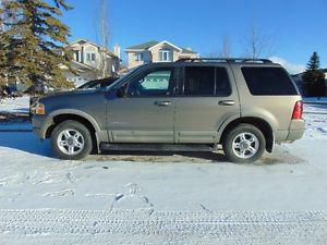  Ford Explorer XLT 4X4 V8 & pass. seating. - Clean.