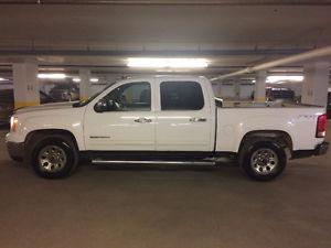  GMC Sierra  Crew Cab Pickup Truck $