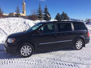  Chrysler Town & Country Touring Minivan w/2nd & 3rd Row