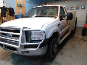  Ford E-350 XLT 4X4 Dually Low KMs