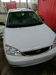 PRICE REDUCED:LOW KMS, GOOD CONDITION- WHITE  FORD FOCUS