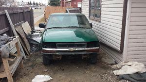  Chevrolet S-10 Extended Cab Truck $ extra Parts!!!