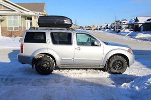  Nissan Pathfinder SE SUV, Crossover