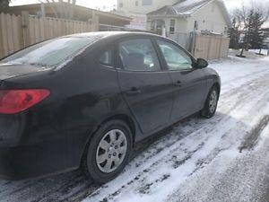  Hyundai Elantra Sedan (low km)