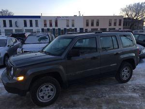  JEEP PATRIOT 4X4 BASE MODEL, ONLY kms....Very