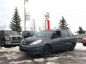  Toyota Sienna LE 7 Passenger LEATHER/DVD