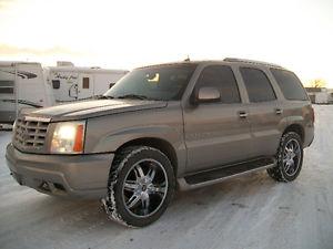 MUST SEE  CADILLAC ESCALADE FULLY LOADED MINT COND