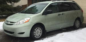  Toyota Sienna, LOW KMS, extra tires. MINT!