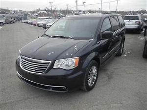  Chrysler Town & Country Touring | Leather | Remote