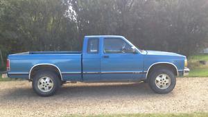  Chevrolet S-10 Tahoe Pickup Truck