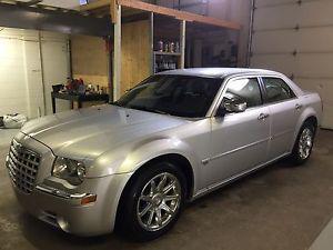  CHRYSLER 300C ONLY KM 5.7L HEMI ONE OWNER NO