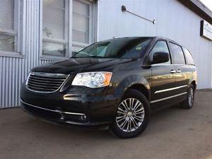  Chrysler Town & Country Touring, FULLY LOADED, LEATHER.