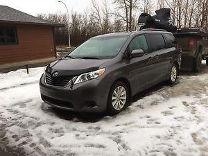 *REDUCED*  Toyota Sienna LE AWD, Minivan