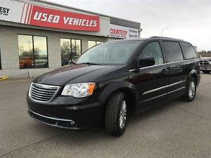  Chrysler Town & Country TOUR | Leather | Nav | Backup