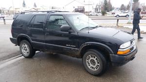  chevy trail blazer. Runs and drives great. new tires