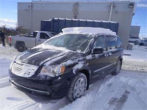  Chrysler Town & Country Touring | Sunroof | DVD