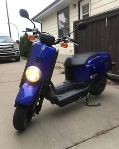  Blue Yamaha Moped & Helmet - Need gone ASAP