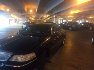  Lincoln Town Car - MINT CONDITION - GOOD PRICE