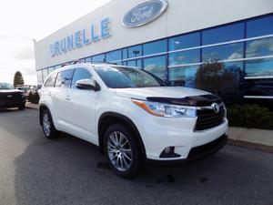  Toyota Highlander  XLE 8 PNEUS AWD