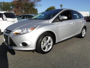  Ford Focus SE Hatchback