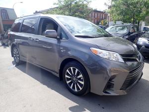 Toyota Sienna LE  LE TRACTION