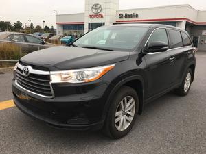 Toyota Highlander LE AWD 8 PASSAGERS