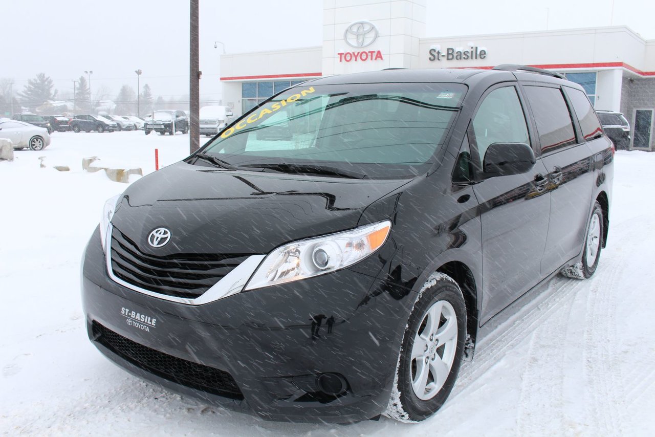  Toyota Sienna LE V6 8 PASSAGERS