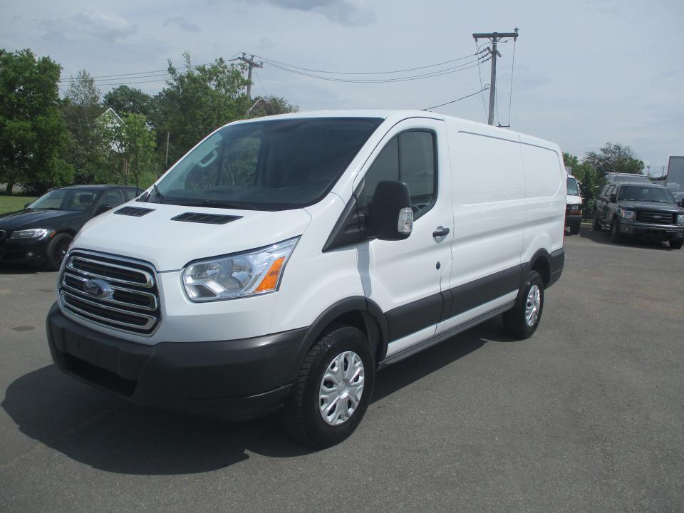  Ford Transit  FORD T-250 FOURGON 12' LOW