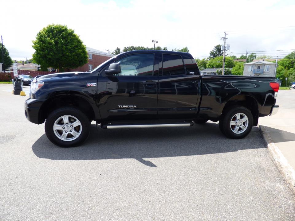 Toyota Tundra SR5 / 4X4 / 5.7L / DOUBLE CAB / COUVRE C