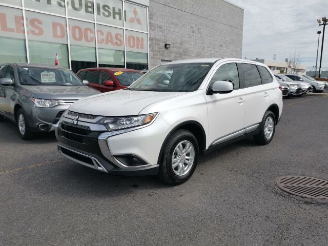  Mitsubishi Outlander ES - AWD - APPLE