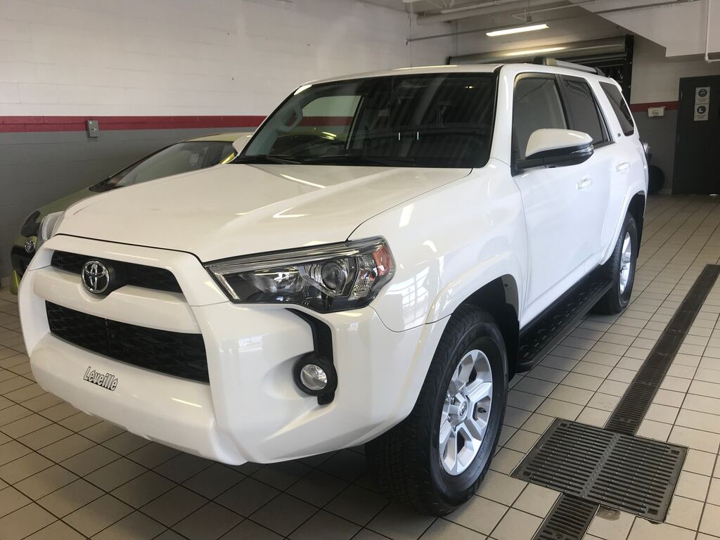  Toyota 4Runner SR5 7 PASSAGERS