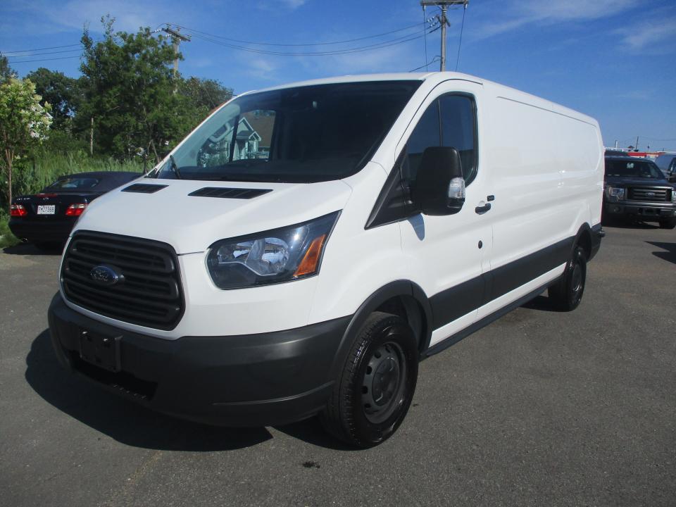  Ford Transit  FORD T PIEDS LOW ROOF