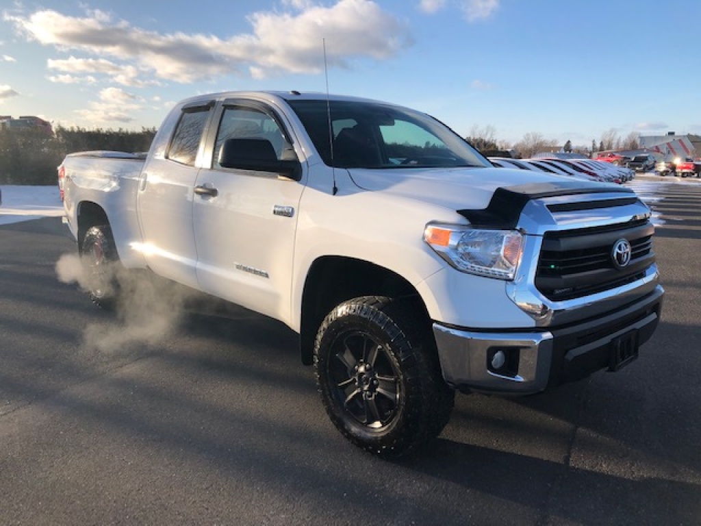  Toyota Tundra SR5 4X4