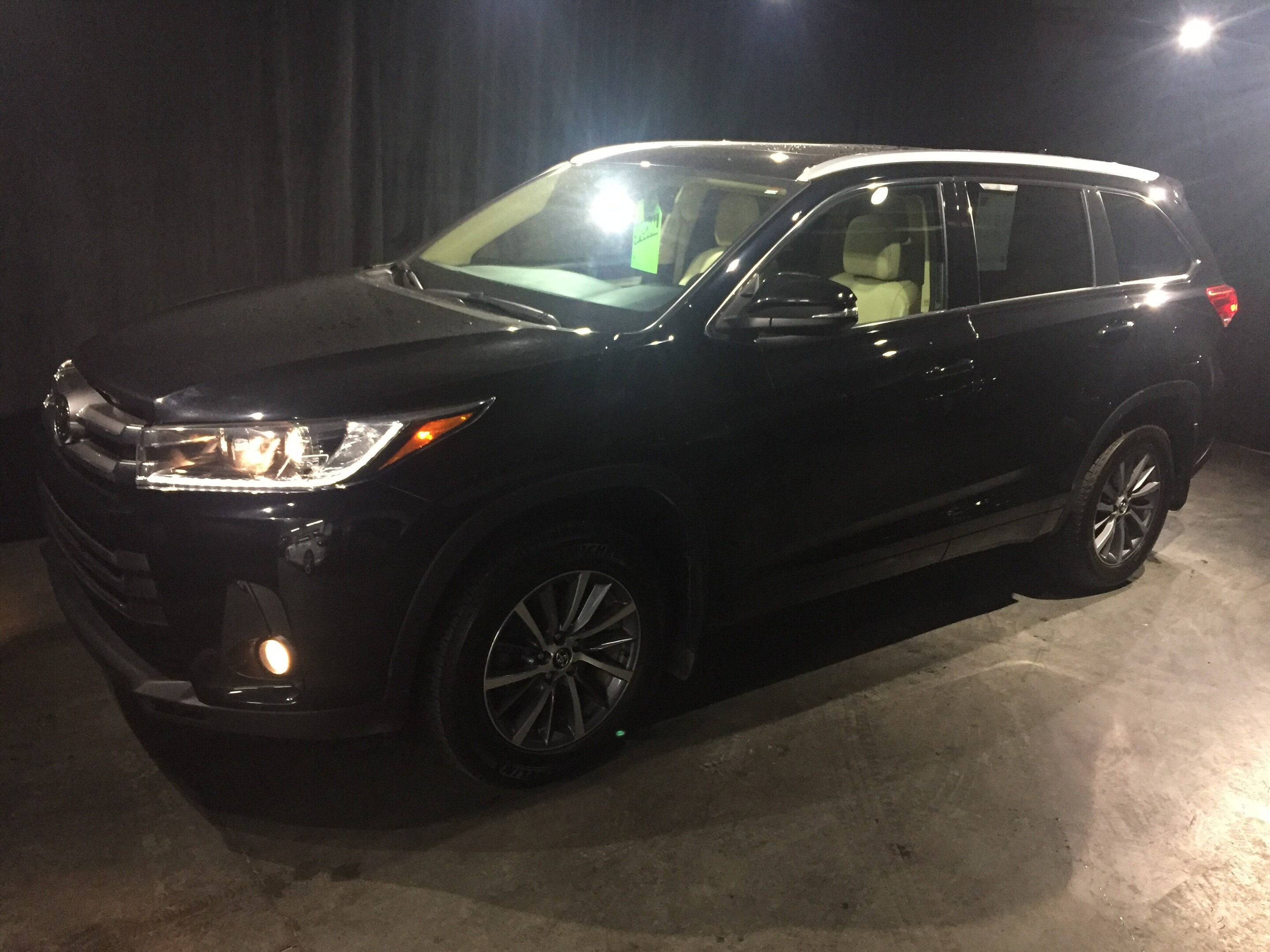  Toyota Highlander XLE AWD 8 PASSAGERS